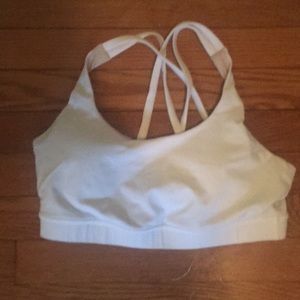 Lululemon sports bra size 6 (fits small)